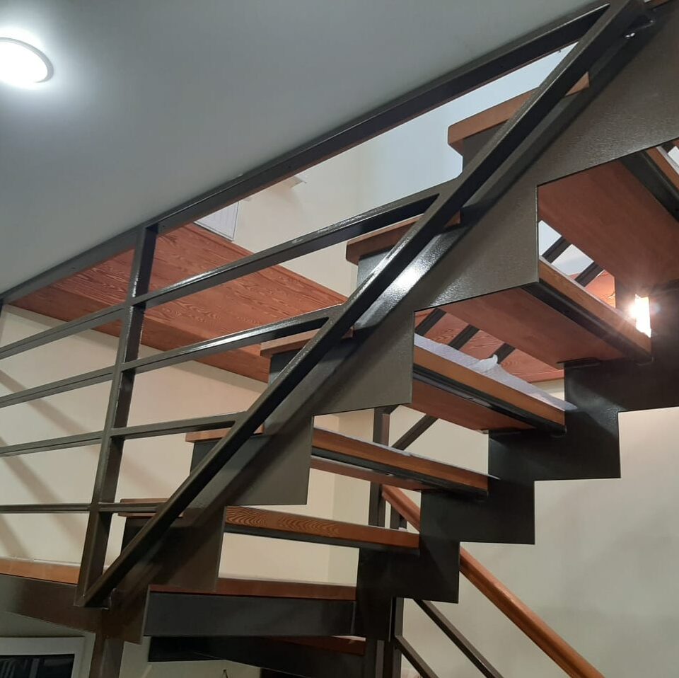 установка открытого металлокаркаса лестниц на листовом металле под ключ москва