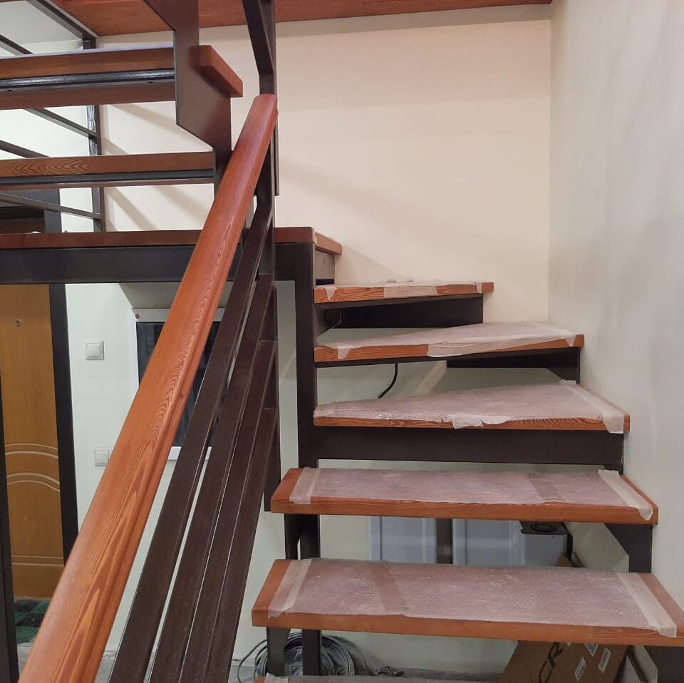 лестница на листовом металле с забежными ступенями под ключ москва